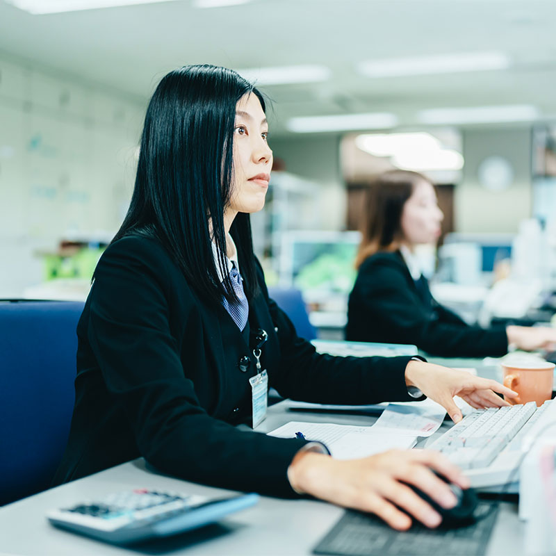 営業部　本社営業セクション　秋山 愛